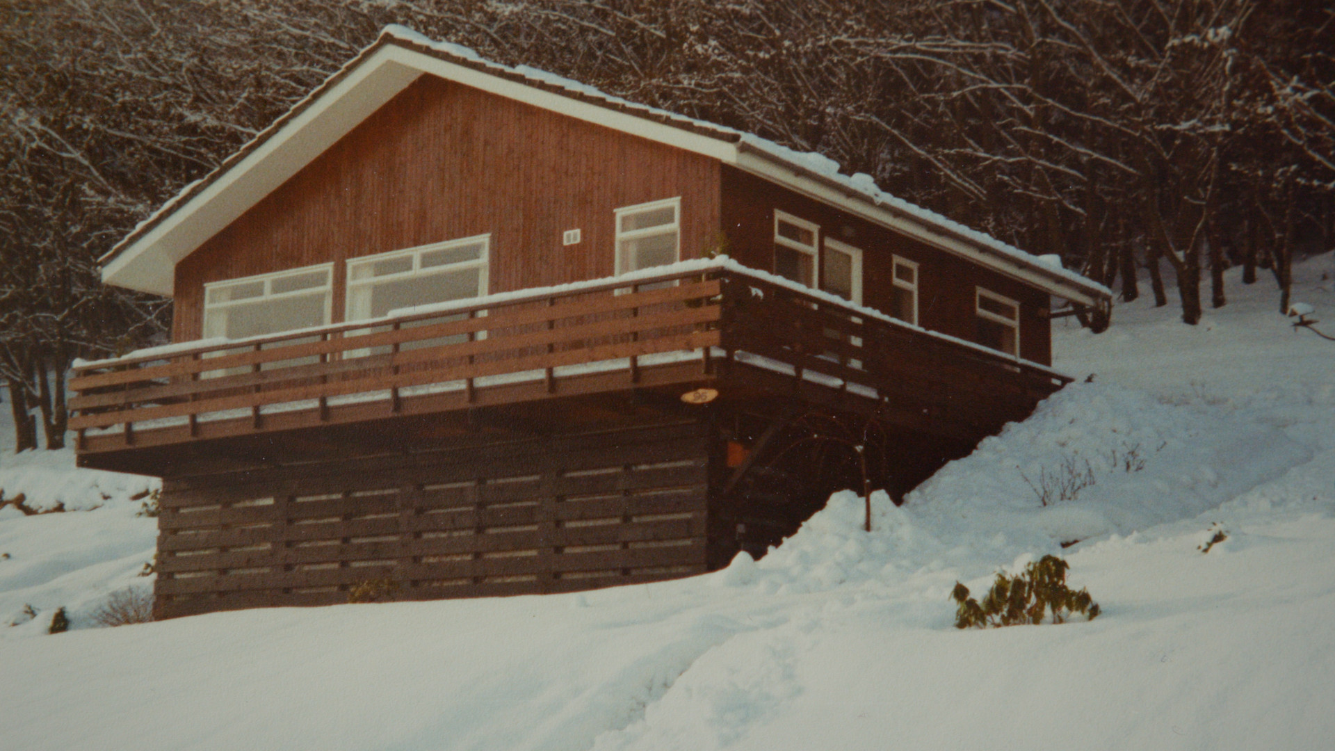 Photo 3 House in Snow min